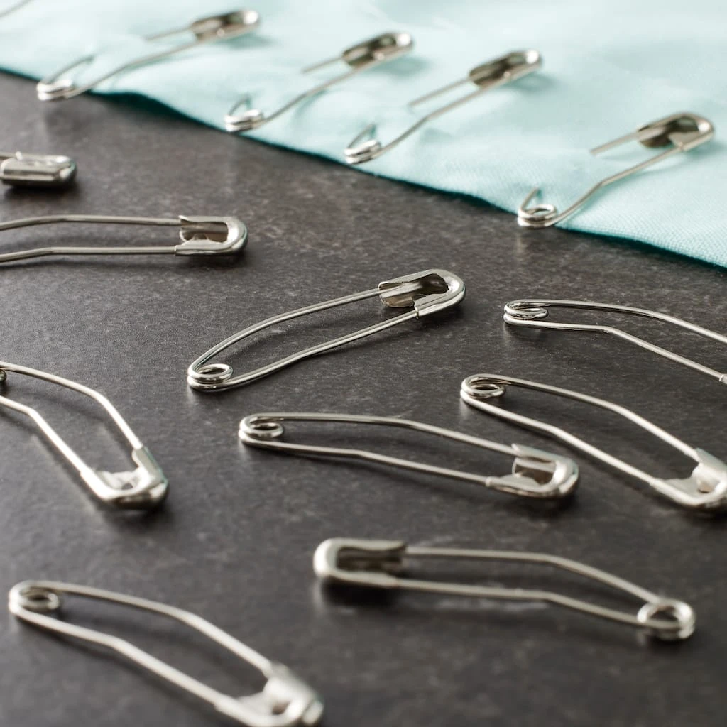 Cheapest π₯ Loops & Threads™ Curved Safety Pins, 1 1/2" β 4 Cheapest π₯ Loops & Threads™ Curved Safety Pins, 1 1/2" β - Image 2